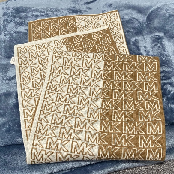 🤎Michael Kors Brown Scarf🤎 - Picture 1 of 3